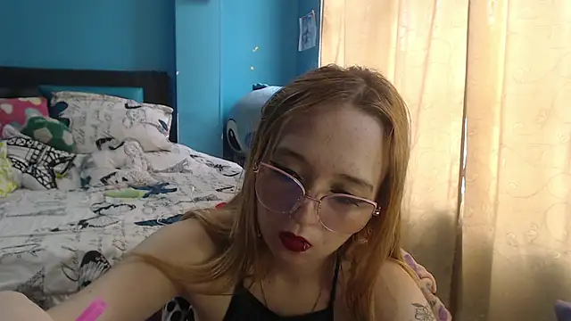 Liaroberts1 online show from February 2025 03:05:02 PM