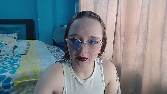 Liaroberts1 online show from March 2025 12:04:01 PM