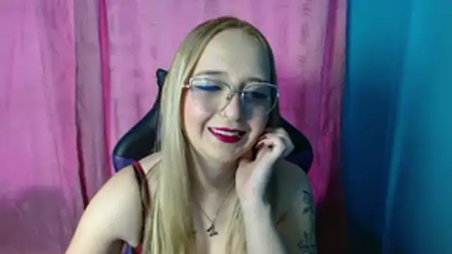 Snapshot of Liaroberts1 chatting on June 2026 01:49:02 PM Liaroberts1 online show from June 2026 01:49:02 PM