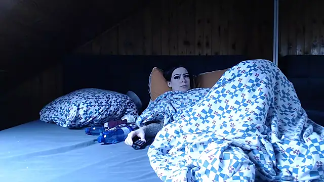 BoeseMoni1998 online show from February 2026 12:07:01 PM