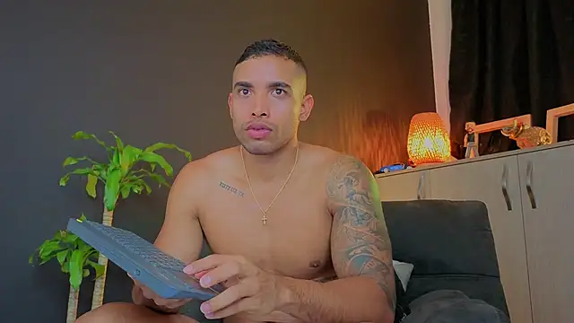 Snapshot of LincomAmith chatting on December 2025 04:17:01 AM LincomAmith online show from December 2025 04:17:01 AM