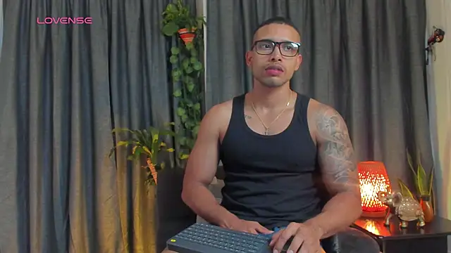 Snapshot of LincomAmith chatting on September 2025 10:24:02 PM LincomAmith online show from September 2025 10:24:02 PM