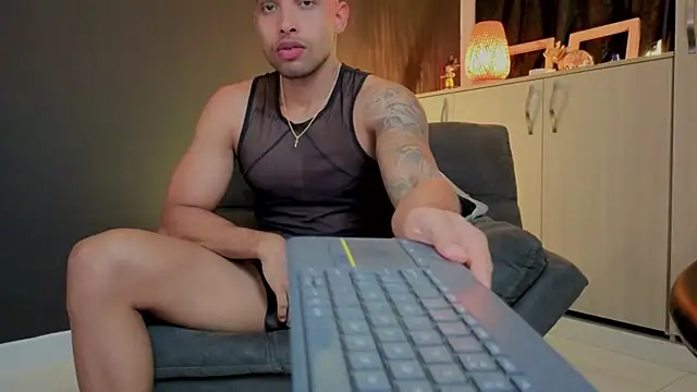 LincomAmith online show from November 2025 10:08:02 PM