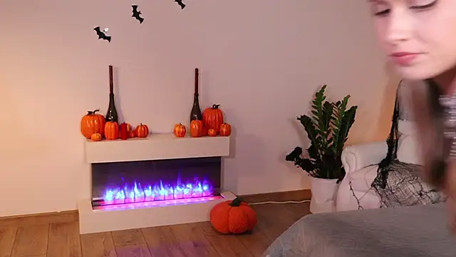 ella twinkl online show from October 2025 07:03:02 PM