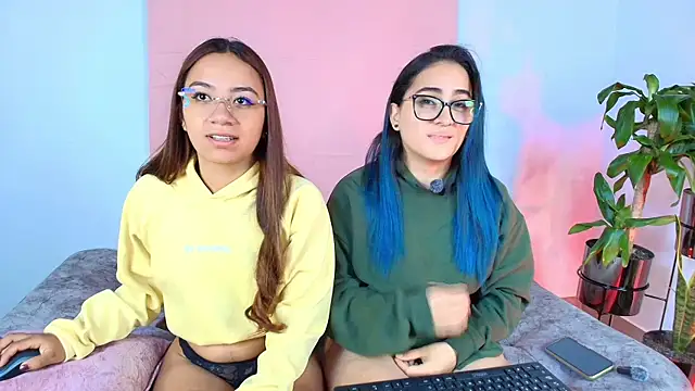 Jules n Gia online show from September 2025 10:21:02 AM