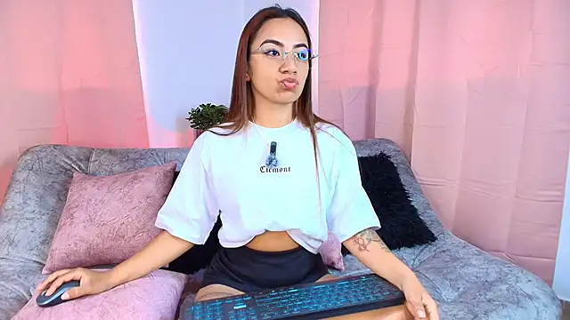 Jules n Gia online show from October 2025 03:14:01 PM