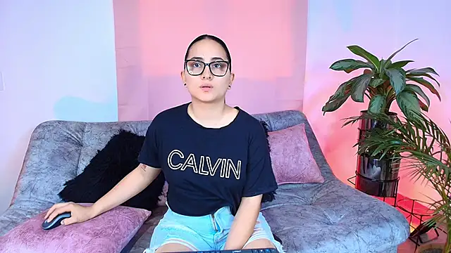 Jules n Gia online show from November 2025 05:50:01 PM