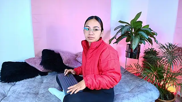 Jules n Gia online show from December 2025 07:01:01 PM