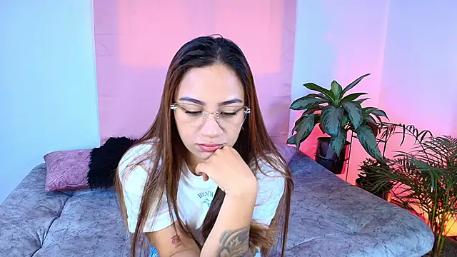 Jules n Gia online show from December 2025 05:56:02 PM