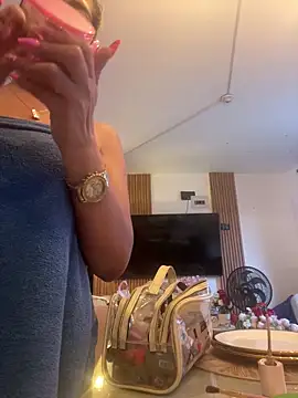 JoannaStanford online show from October 2025 10:09:01 PM