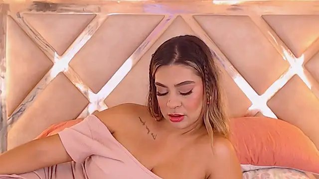 JoannaStanford online show from November 2025 09:18:02 PM