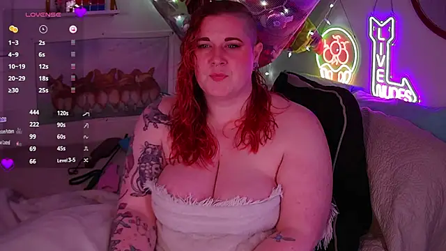 Snapshot of opalreigning chatting on December 2025 09:31:01 AM opalreigning online show from December 2025 09:31:01 AM