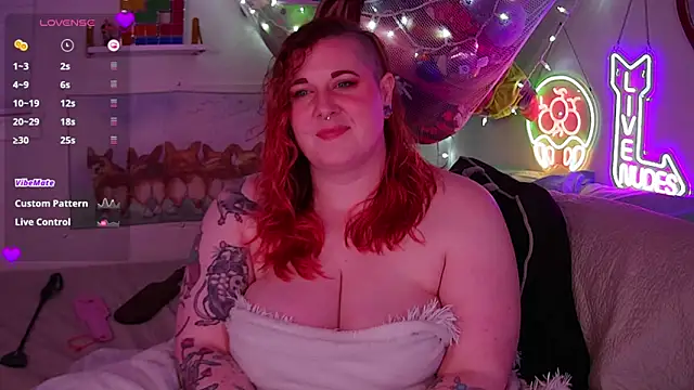 Snapshot of opalreigning chatting on December 2025 08:57:01 AM opalreigning online show from December 2025 08:57:01 AM