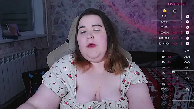 Estelle Hicks online show from November 2025 06:19:01 PM