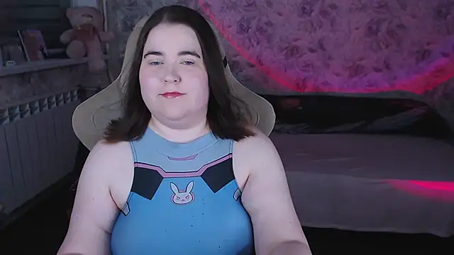 Estelle Hicks online show from April 2026 06:44:02 PM