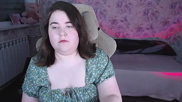 Estelle Hicks online show from May 2026 06:56:01 PM