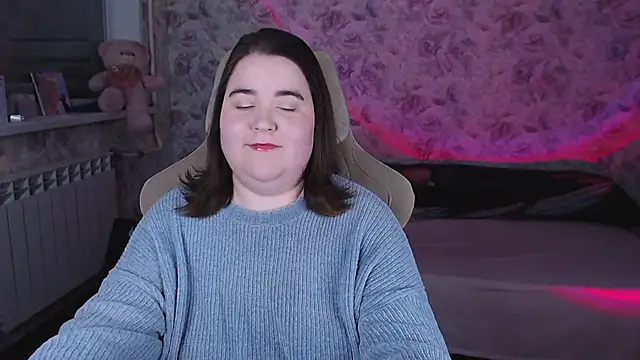 Estelle Hicks online show from April 2026 06:45:02 PM