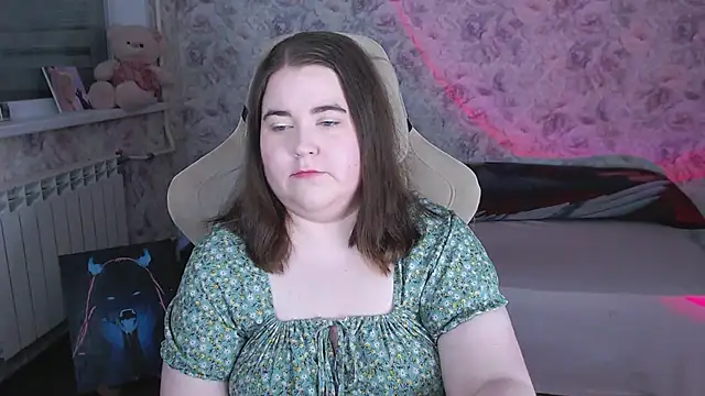 Estelle Hicks online show from May 2026 06:57:01 PM