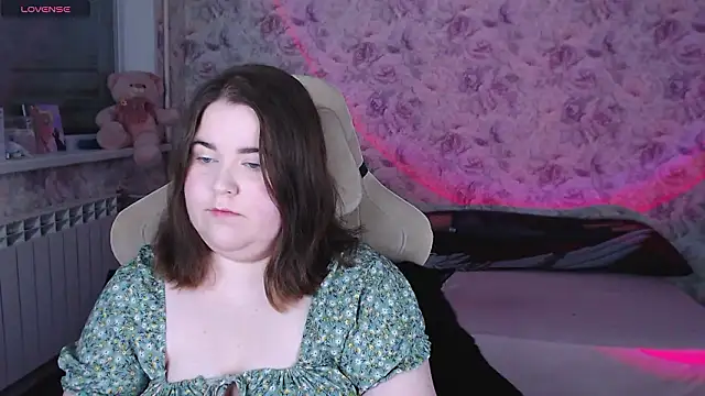 Estelle Hicks online show from March 2026 06:45:02 PM