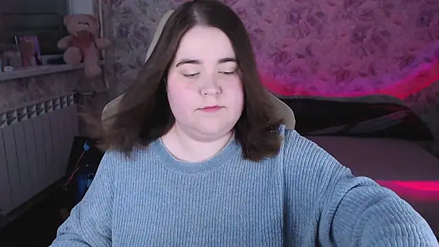 Estelle Hicks online show from April 2026 06:42:02 PM