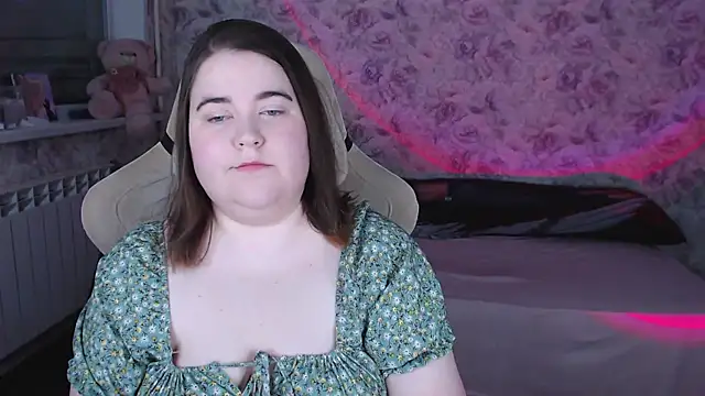 Estelle Hicks online show from March 2026 06:08:01 PM