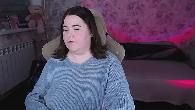 Estelle Hicks online show from April 2026 06:37:02 PM