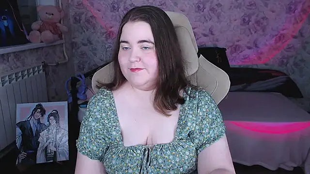 Estelle Hicks online show from June 2026 07:26:02 PM