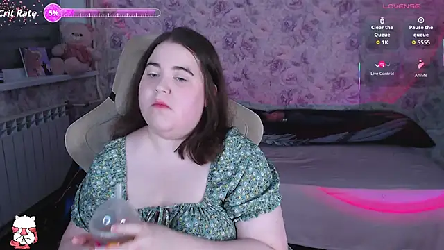 Estelle Hicks online show from May 2026 07:02:01 PM