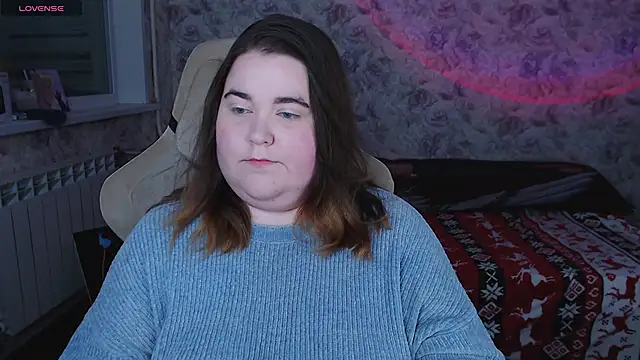 Estelle Hicks online show from November 2025 06:08:01 PM