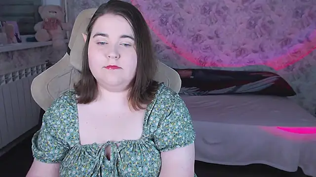 Estelle Hicks online show from March 2026 06:53:02 PM