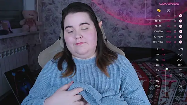 Estelle Hicks online show from December 2025 06:32:01 PM