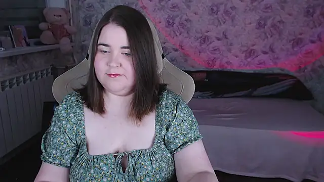 Estelle Hicks online show from April 2026 06:54:01 PM
