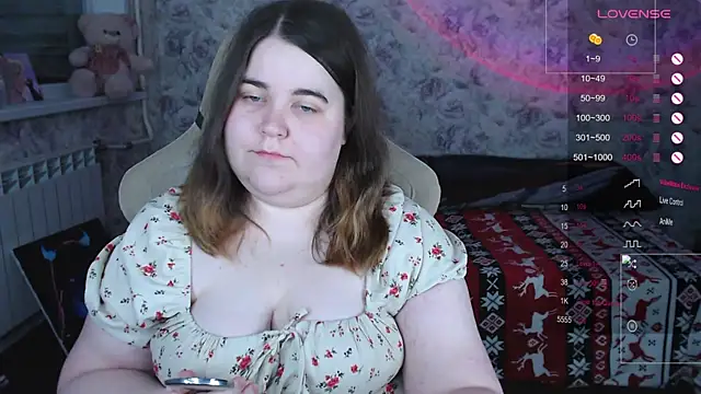 Estelle Hicks online show from December 2025 06:36:02 PM