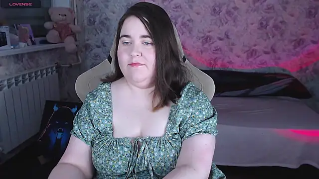 Estelle Hicks online show from April 2026 07:09:02 PM