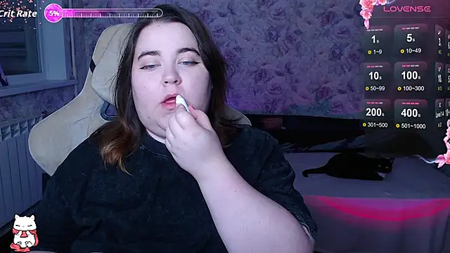 Estelle Hicks online show from September 2025 06:12:02 PM