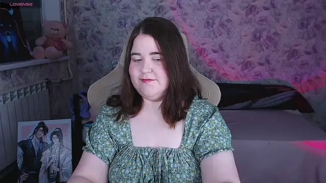 Estelle Hicks online show from June 2026 07:18:02 PM