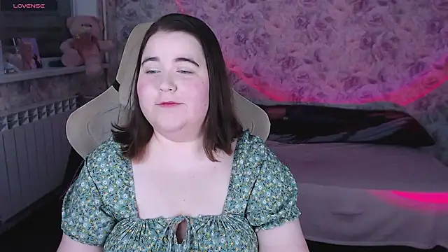 Estelle Hicks online show from March 2026 06:42:02 PM