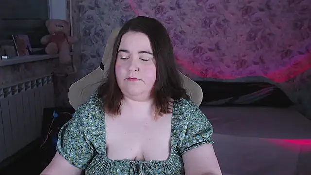 Estelle Hicks online show from April 2026 06:46:01 PM