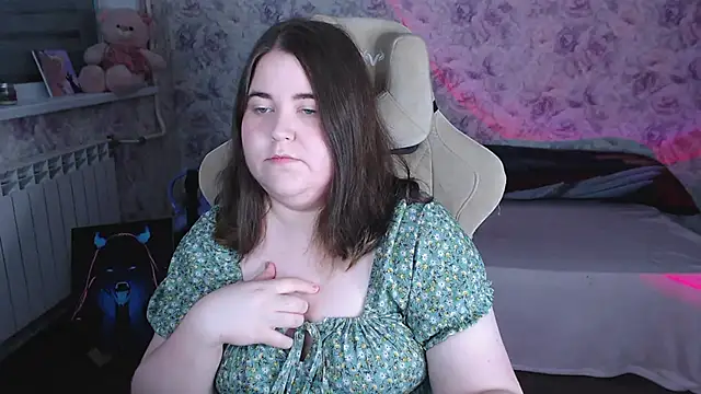 Estelle Hicks online show from May 2026 07:10:01 PM