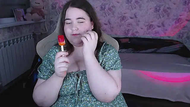Estelle Hicks online show from May 2026 07:07:02 PM
