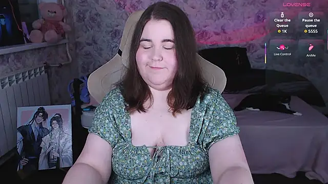 Estelle Hicks online show from June 2026 07:36:02 PM