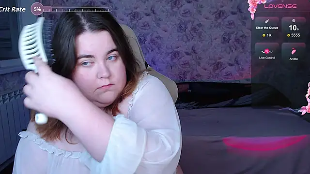 Estelle Hicks online show from October 2025 06:22:02 PM