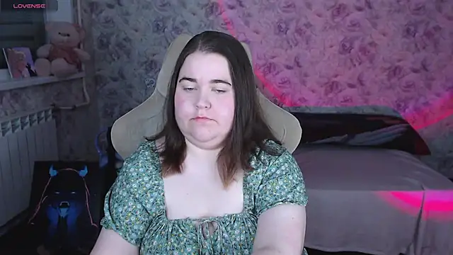 Estelle Hicks online show from May 2026 07:11:01 PM