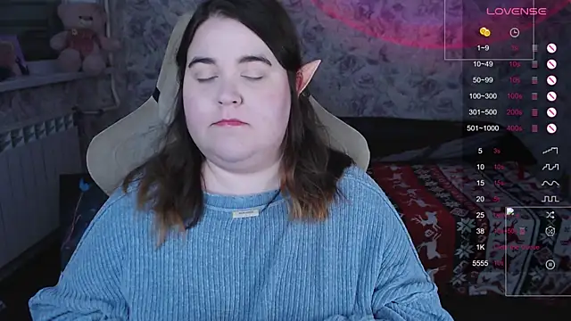 Estelle Hicks online show from December 2025 06:31:02 PM