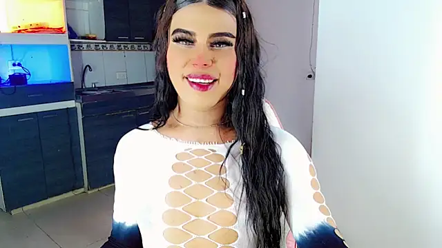 Snapshot of LittleEmmaa chatting on February 2026 05:02:01 PM LittleEmmaa online show from February 2026 05:02:01 PM