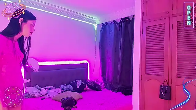 Snapshot of LittleEmmaa chatting on December 2024 03:09:01 AM LittleEmmaa online show from December 2024 03:09:01 AM