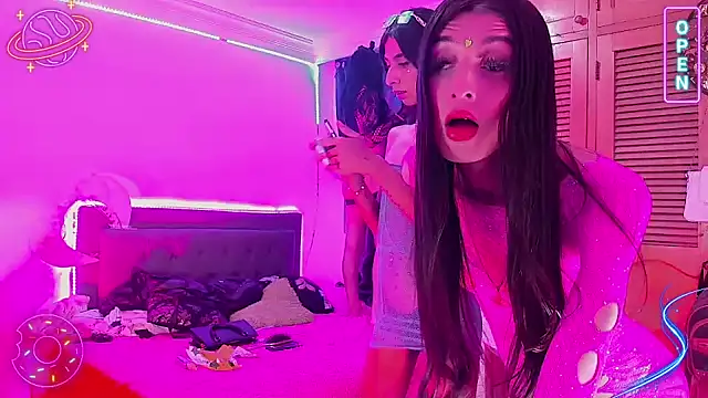 Snapshot of LittleEmmaa chatting on December 2024 06:21:01 AM LittleEmmaa online show from December 2024 06:21:01 AM