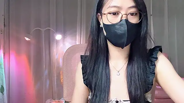 Snapshot of _minji_bae chatting on April 2026 06:10:01 PM minji bae online show from April 2026 06:10:01 PM