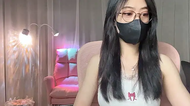 Snapshot of _minji_bae chatting on April 2026 05:29:01 PM minji bae online show from April 2026 05:29:01 PM