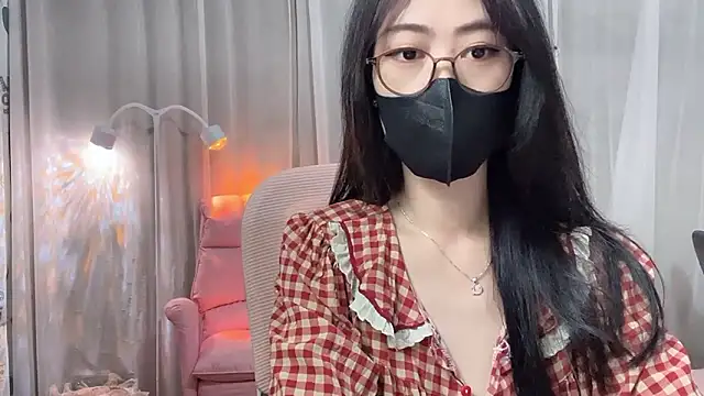 Snapshot of _minji_bae chatting on April 2026 05:36:01 PM minji bae online show from April 2026 05:36:01 PM